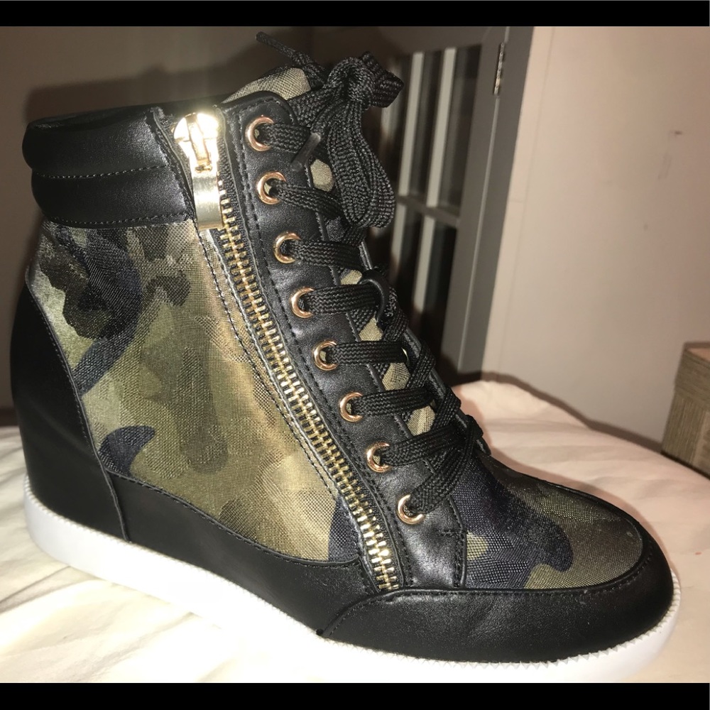 Platform sneakers